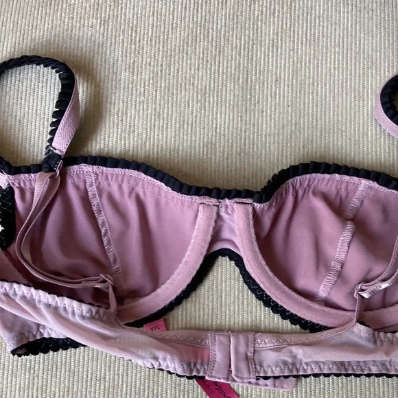 Betsey Johnson lavender rose silky bra size 34 a - Picture 6 of 9